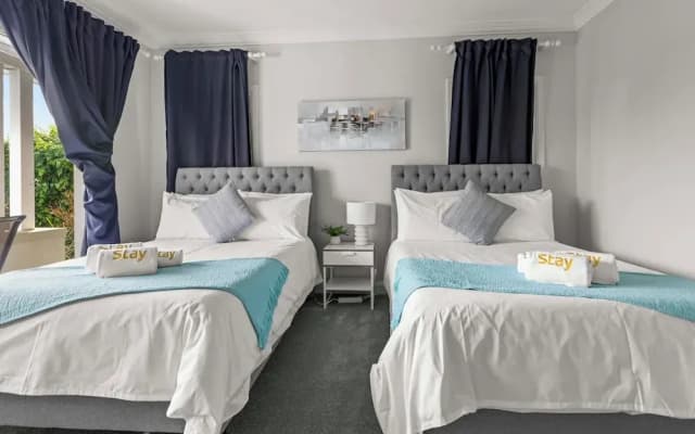 StayAU Contemporary 5BRM Families Home Point Cook - photo 3
