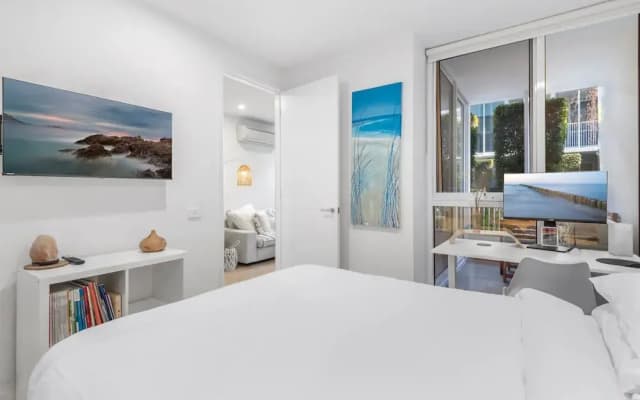 Brighton 1-bed Apartment With Balcony & Parking - photo 2