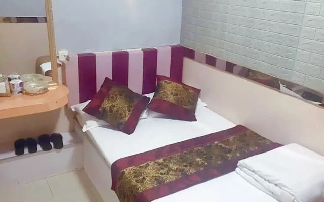 Royal Capital Hotel - photo 3