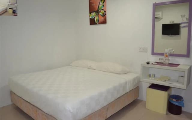 Lavender Hotel Teluk Intan - photo 2