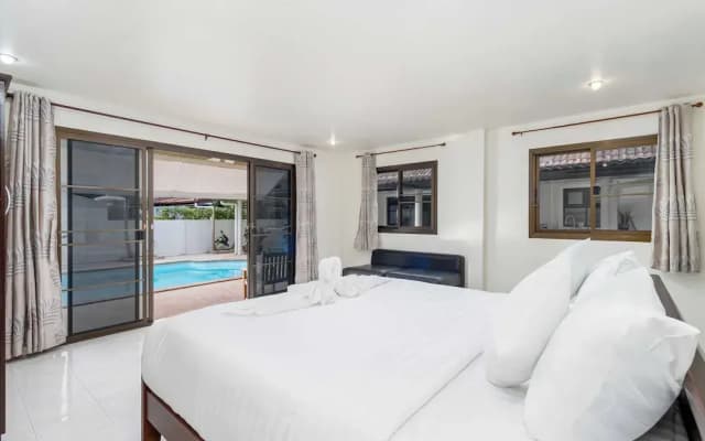Poolside 3BR for Relaxed Stays V278 - photo 4