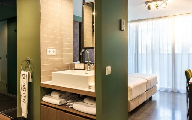 Hotel De Hallen - photo 4