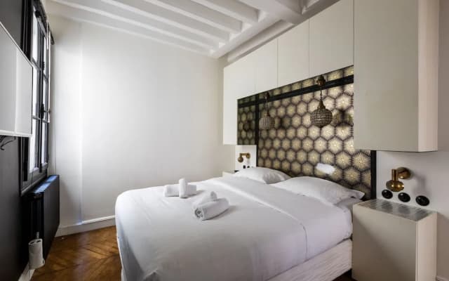 Bauhaus Magic in the Marais - photo 4