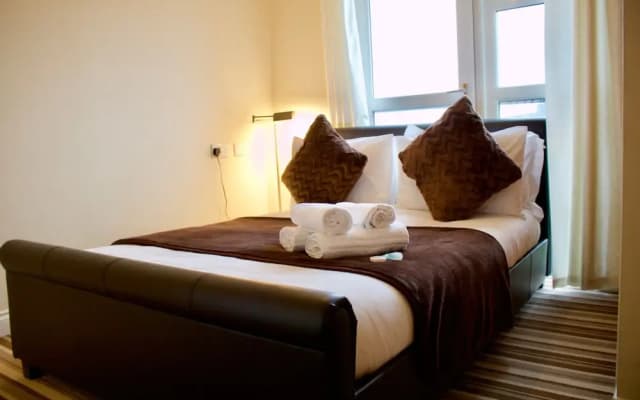 2 Bedroom Leith Apartment - photo 4