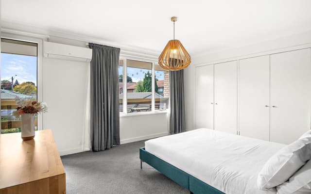 Family Friendly 3-bed With Courtyard & Parking - photo 4