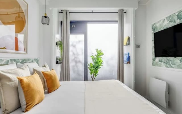 Charming Studio Apartment - AC- 2P - Nation - photo 3