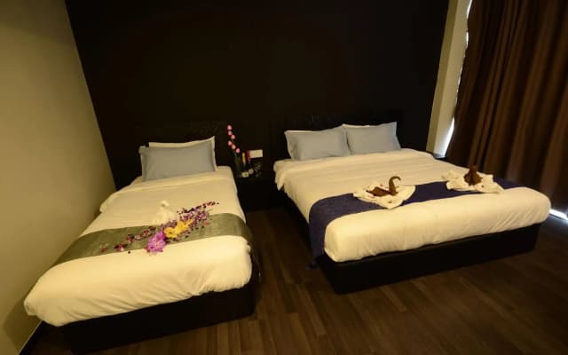 Golden Roof Hotel Kuala Kangsar - photo 5