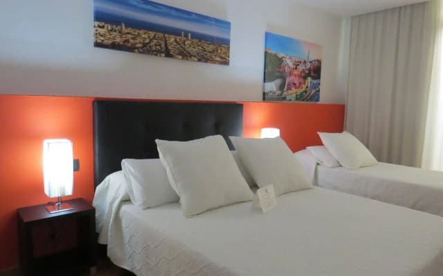 Barcelona City Centre Hostal - photo 2