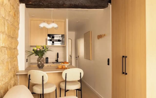 Modern Apartment -ac-1br-4p-pantheon - photo 4