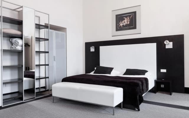 Old Town Square Residence by Emblem - photo 3