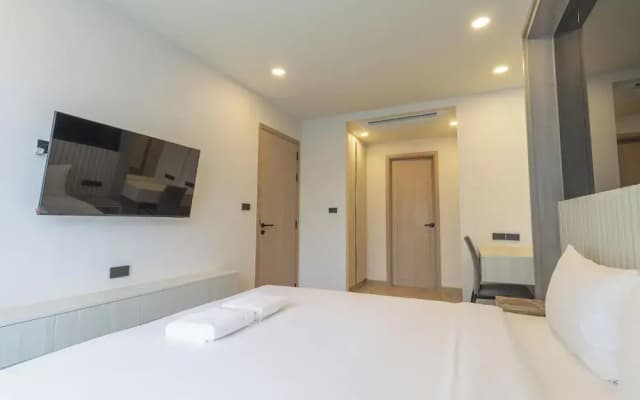 New Condo w Pool Gym Beach Nearby C247 - photo 2