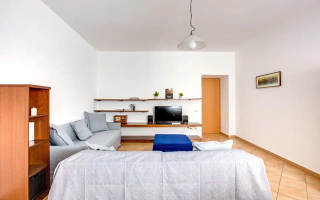 Large and Bright Flat in a Great Area - photo 4