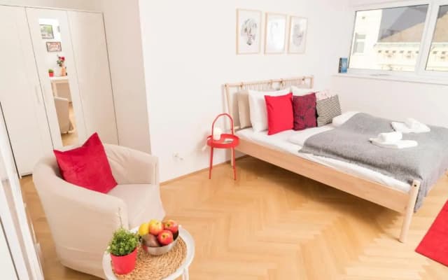 Red Monkey Vienna Apartment by ichbucheAT - photo 2