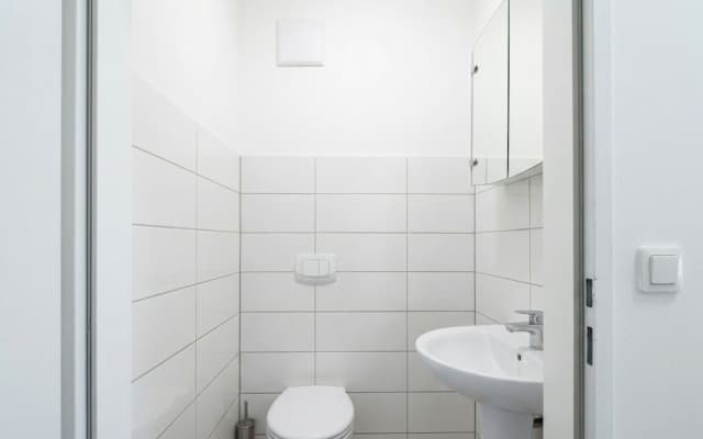 Only 15 Min to Center - Comfortable 1BR Apartment with TV & WIFI - photo 4