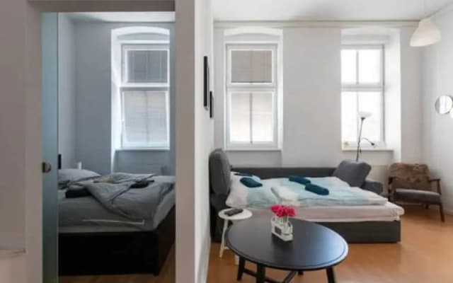 Modern Apartment in Vienna With Library - photo 3
