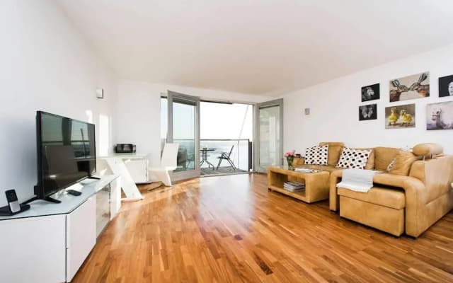 Modern 2BR Flat with Thames River View - photo 2