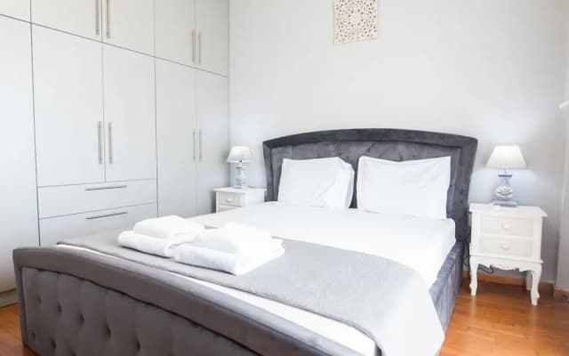 Modern apt with Increbilbe Athens Views - photo 4
