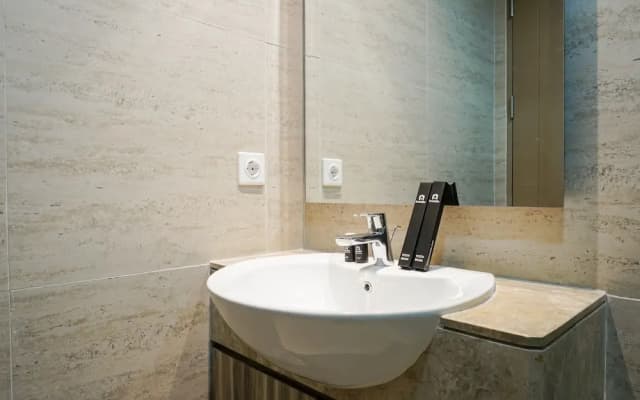 Exclusive and Great Location 1Br Gold Coast Apartment Near Pik - photo 5