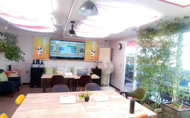 Red Panda Hotel - photo 2
