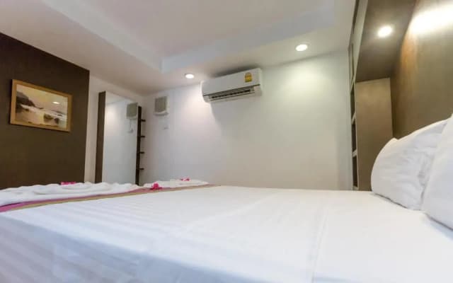 Porterhouse Beach Hotel - photo 2