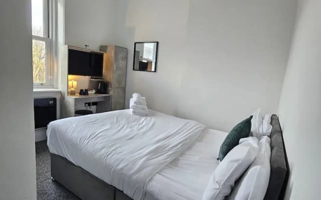 Edinburgh City Hotel - photo 4
