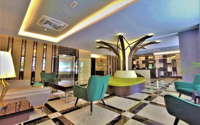 Prestigo Hotel - photo 2