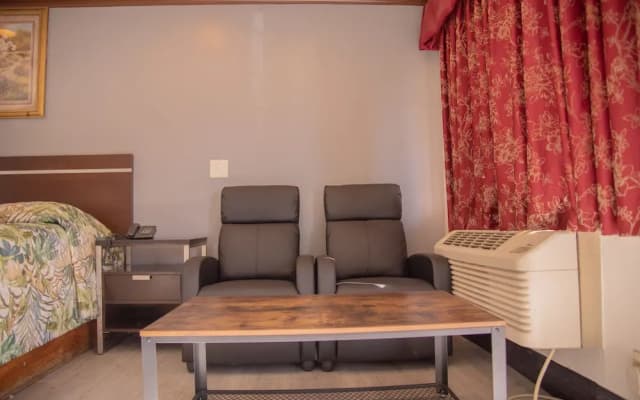 Star Light Inn - photo 4