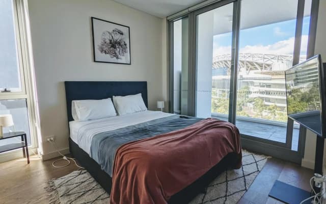 Luxury 3-bed 2-bath, balcony, with pool included, NO PARTIES! - photo 2