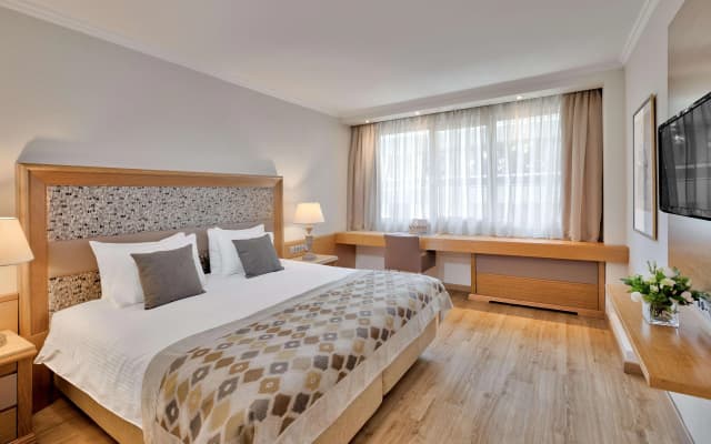 Divani Caravel Hotel - photo 3
