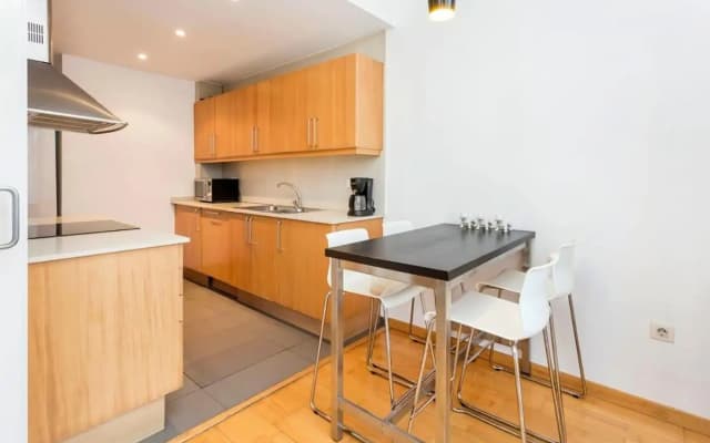 Spacious and Elegant 4 Bedroom with Private Terrace - photo 3