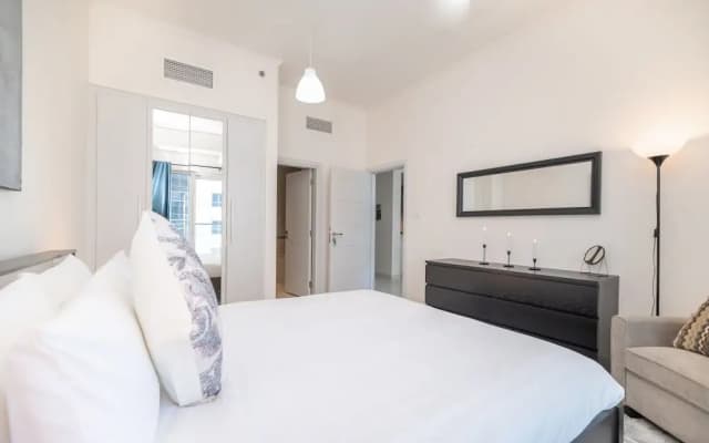 Exquisite 1BR Haven Partial Sea View - photo 4