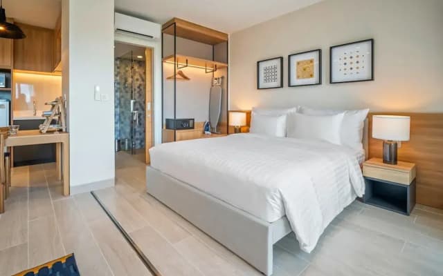 Laguna Lakeside Residences - photo 4