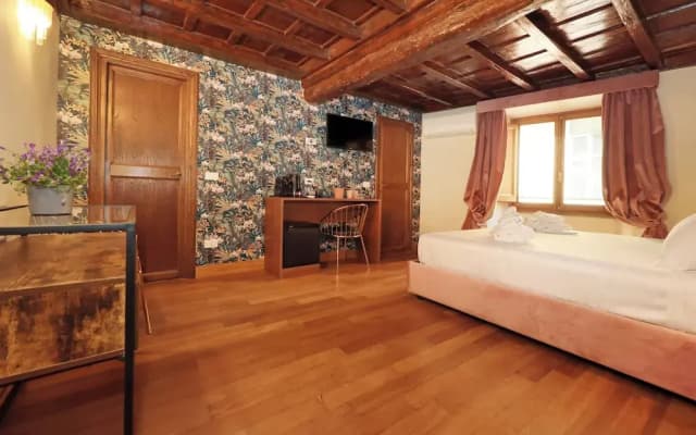 Golden Pantheon Rooms - photo 3