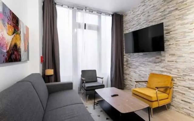 Intimate Flat w/ A/C & Jacuzzi - 2br/6p Montmartre - photo 4