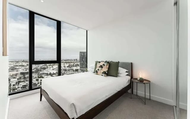 2-bed With Harbour Views & Outstanding Amenities - photo 2
