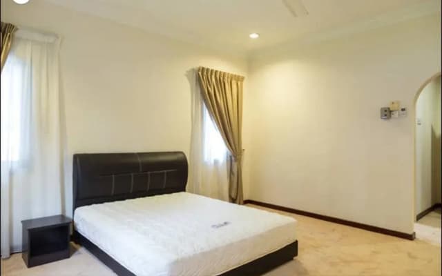 The U Thant - photo 3