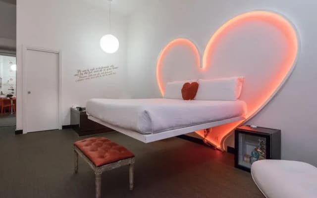 iRooms Jacuzzi Suites - photo 3