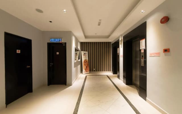 OYO Rooms OUG Plaza - photo 4