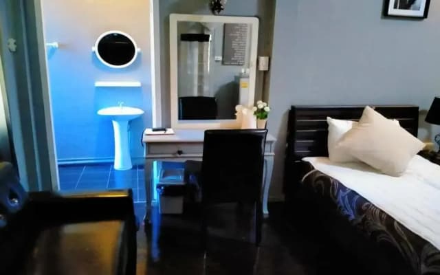 OYO 857 42 Loft Bed and Breakfast - photo 4