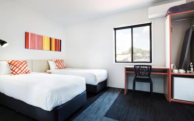 Villawood Hotel - photo 3