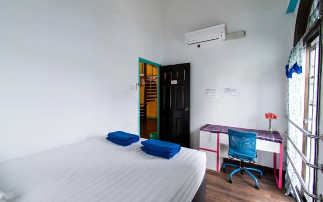 The Travel Hub Guesthouse - photo 4