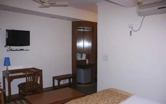 Tavern Business Hotel - photo 2