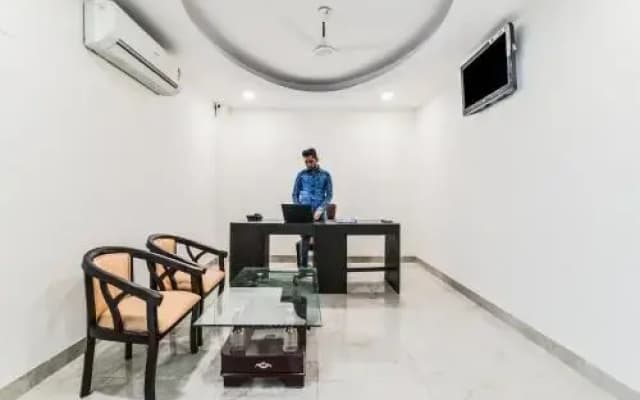 Hotel Prince Plaza By OYO Rooms - photo 2