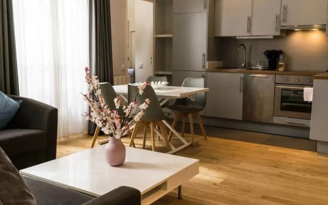 Opera Grey I Trendy 2 Bed Apt in Paris - photo 3