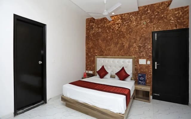 Hotel Diplomat Regency by OYO Rooms - photo 3