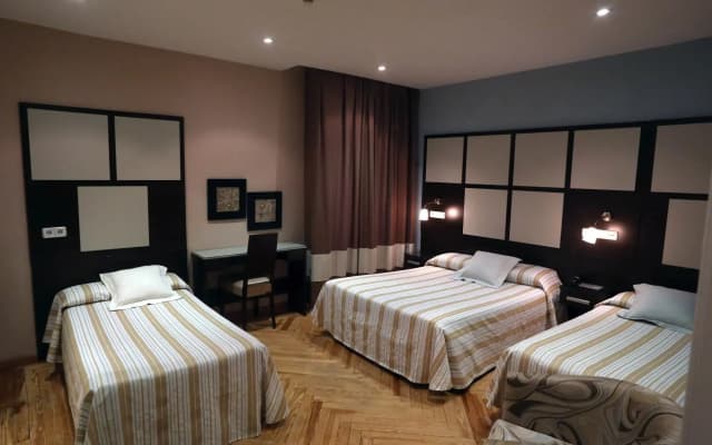 Hostal Sol Square Madrid - photo 5