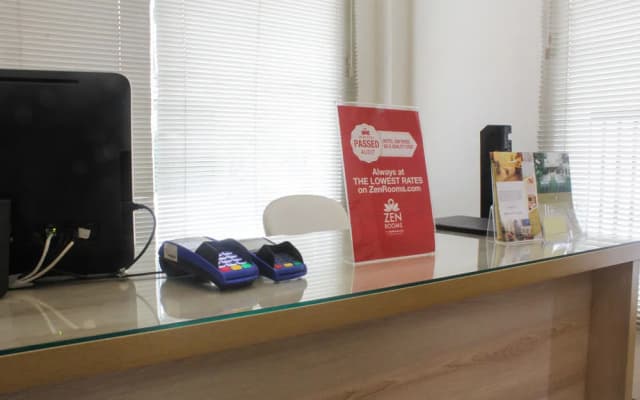 ZEN Rooms Kuningan Anggrek - photo 2