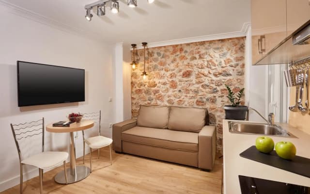warm stone house - photo 5