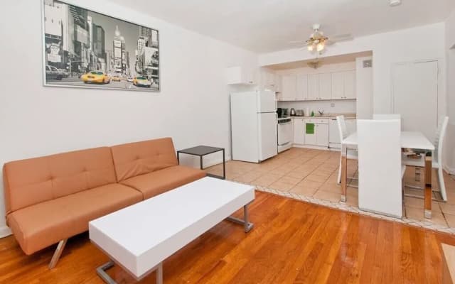 Renovated 2 BR on Upper East Side - photo 3