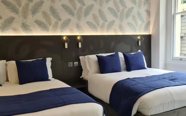 Commodore Hotel - photo 5